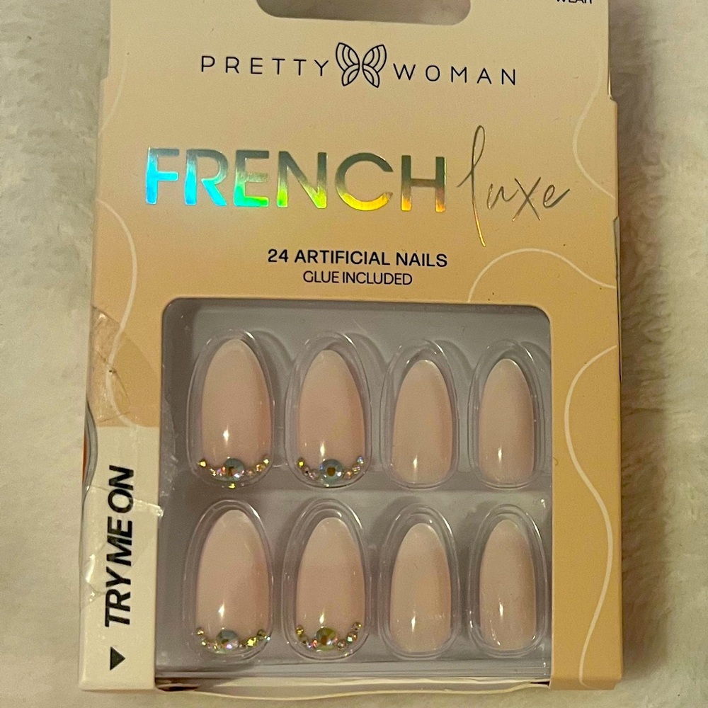 Pretty woman French Luxx 24 artificial nails glue included. New in box.